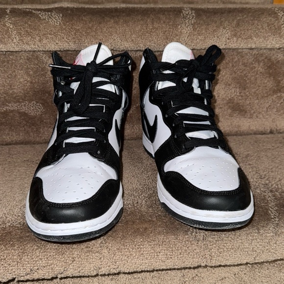 Nike Size 6.5 Black and White High Tops - Picture 1 of 6